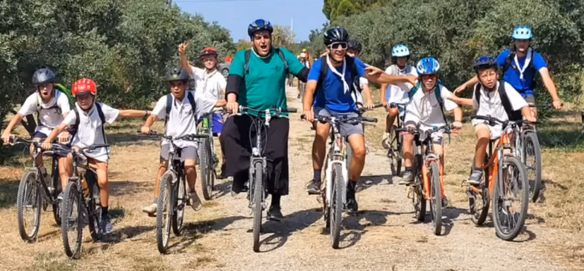 L'équipe et le groupe sur le terrain